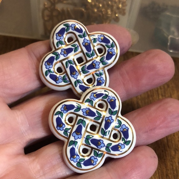 Set of (5) Costume Pierced Earrings - Picture 9 of 15